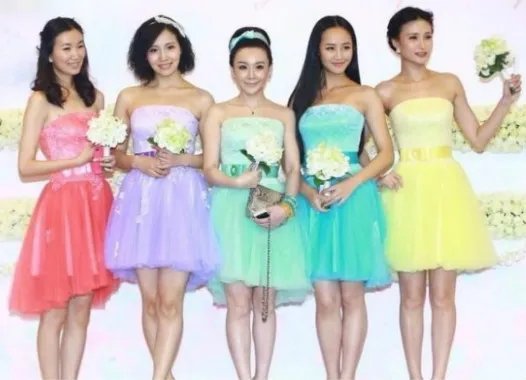 孙茜伴娘团闪亮登场 浪漫景色亮眼比不上亮眼阵容