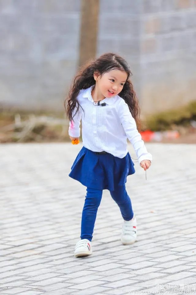 阿拉蕾(崔雅涵)是谁的女儿?