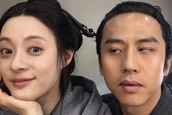 邓超孙俪扮丑撅嘴自拍,为何邓超会配文说老婆是兄弟?