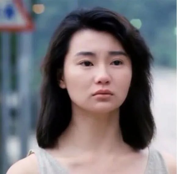 54岁张曼玉逛地摊：张曼玉现状与昔日魅力回顾