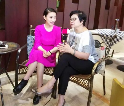 曝胡玫老公的个人简介 声称丈夫是她最崇拜的男人