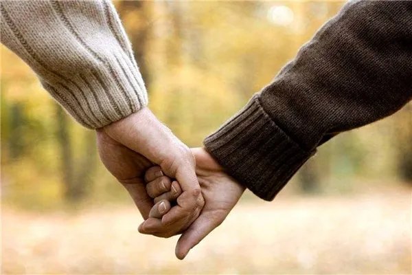 恋爱时必听的十大歌曲 有点甜上榜,第一听了让人羡慕