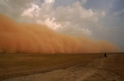 沙尘暴侵袭悉尼：沙尘暴图片末日的景象（图）