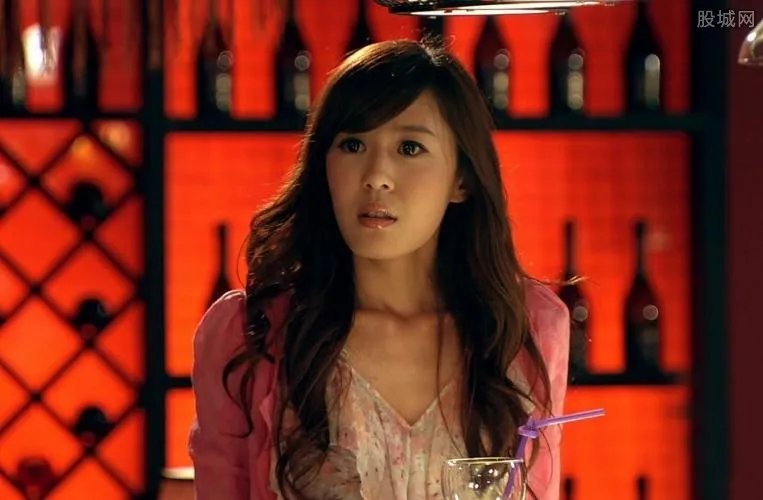 李金铭的老公是谁 爱情公寓里的“陈美嘉”结婚了？