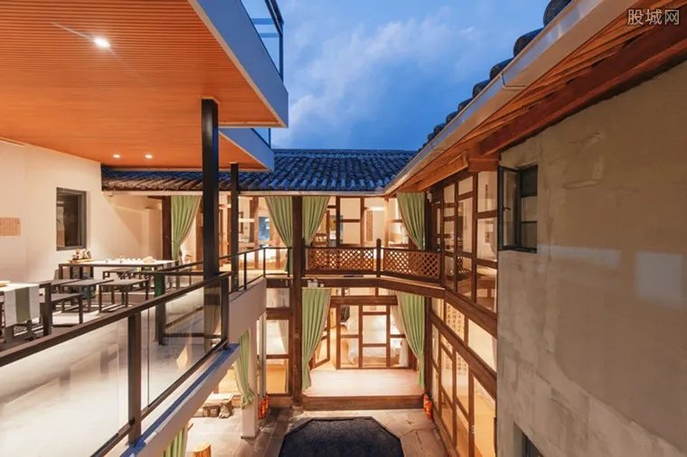 女房客报复民宿 因不给中途退房费损坏房间内的物品