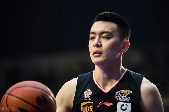 辽宁男篮纸面实力占优，总决赛第一场到底输在了哪里？