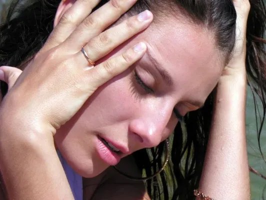 脸颊上有红血丝怎么办