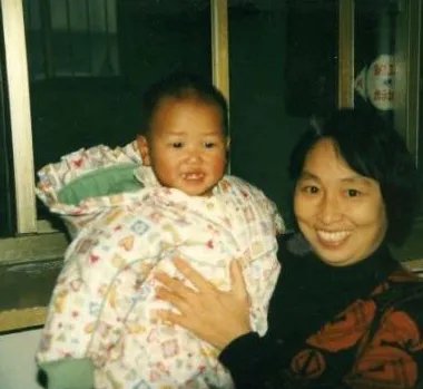 23岁英籍女孩中国寻亲背后有何故事？