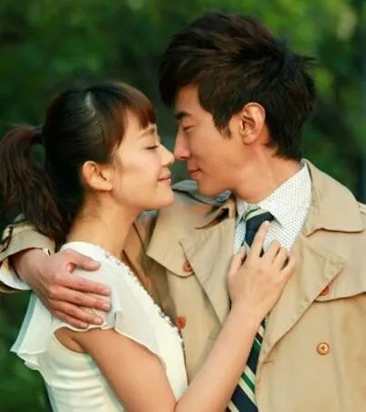 《我家有喜》海陆高梓淇吻戏照欣赏 搞笑演绎欢喜冤家