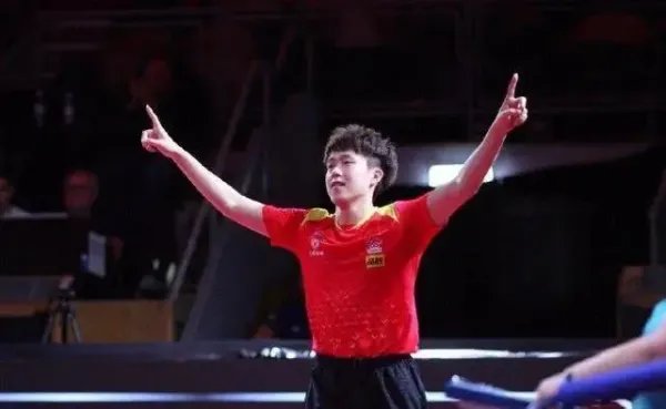 鏖战七局，王楚钦险胜樊振东夺冠，他此前有过哪些战绩？
