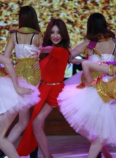 柳岩热舞上下失守图片曝光 香艳程度堪比AV女星写真