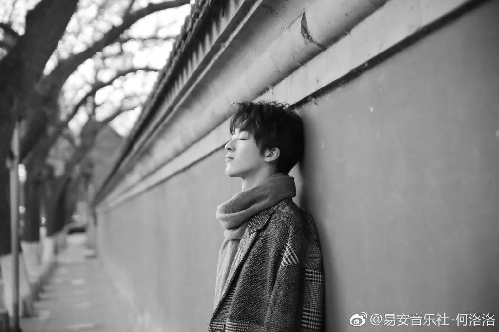 何洛洛为什么叫开少、虾饺、社长 他哪一年出生的