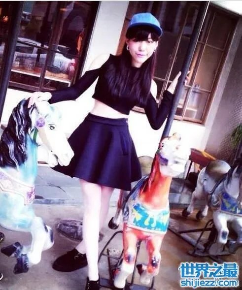 吴莫愁曝清纯素颜照,素颜好看非要化妆出来吓人