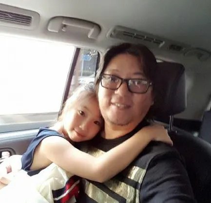 高晓松为女儿庆生晒合影 被调侃还好长得不像爹