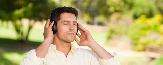 陪你去看流星雨落在这地球上是什么歌 流星雨歌词介绍