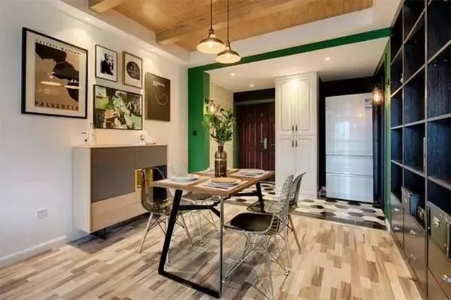 80后尝试时尚混搭风，森林绿背景墙太美了