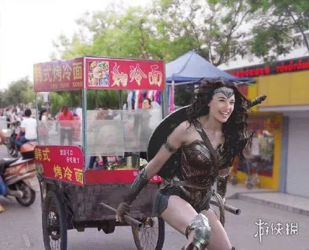 全员摆摊是什么梗 爱豆摆地摊的图片