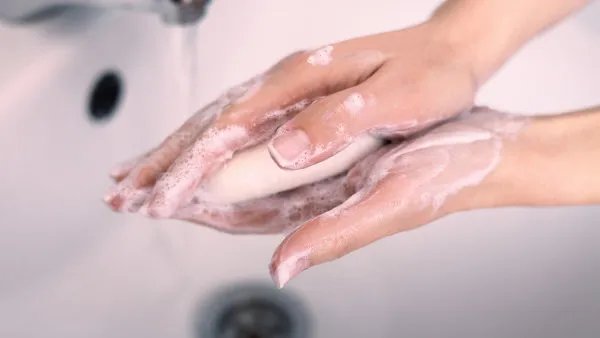 新冠肺炎的诊疗方案是怎么样的，如何预防新冠病毒肺炎？