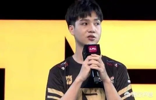 如何看待RNG主场为Letme举办的退役仪式？