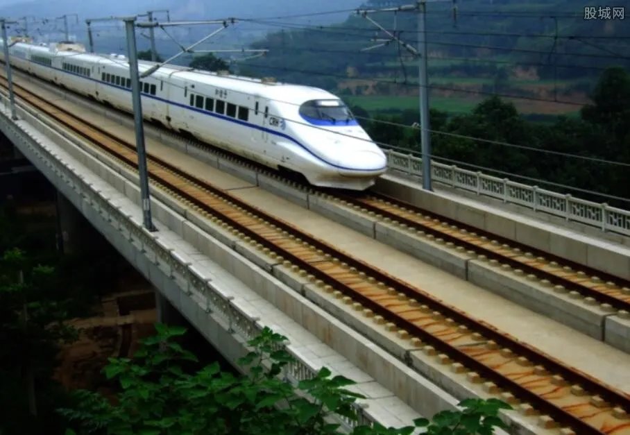 北京到雄安首趟动车正式开通 高铁建设紧随其后