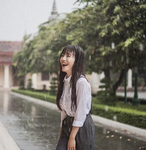 好声音赵露因胸部饱满  引发网友争议