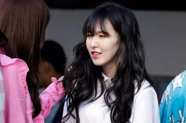 Wendy坠台事件是怎么回事?