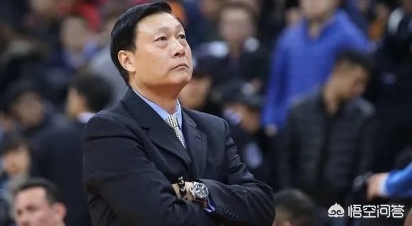 新疆队在一个月前辟谣李秋平离任，现在又官宣李秋平离任，这是为什么？