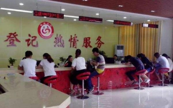 盲人练一年字才办成离婚,这算不算“为难”当事人?