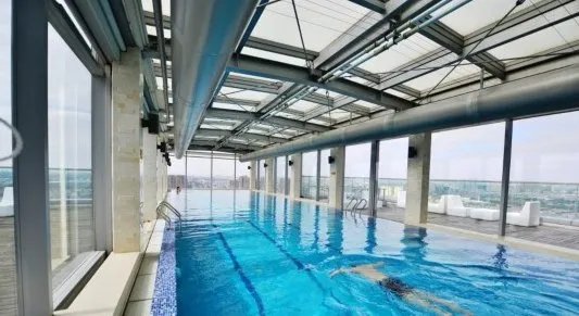 上海现悬空泳池是怎么回事？