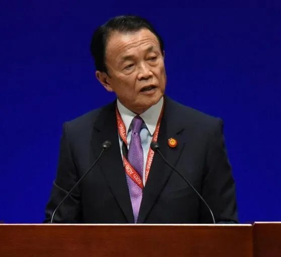 如何看待日本副首相把亚投行比作“高利贷”一事？