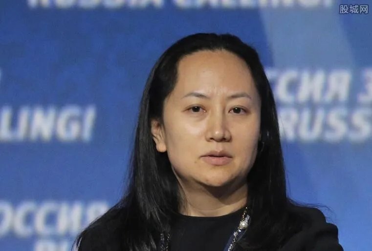 孟晚舟最新消息今天 孟晚舟带脚铐出庭微笑面对