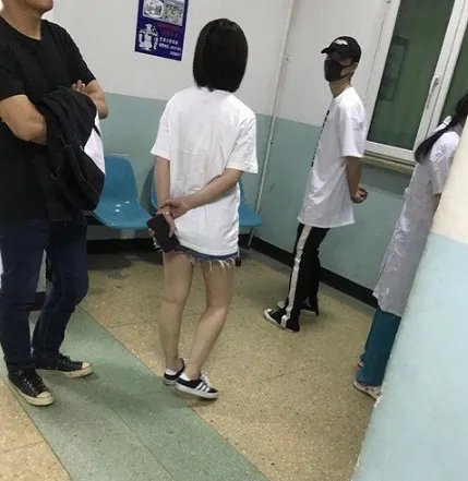 张艺兴在哪里看病被偶遇？