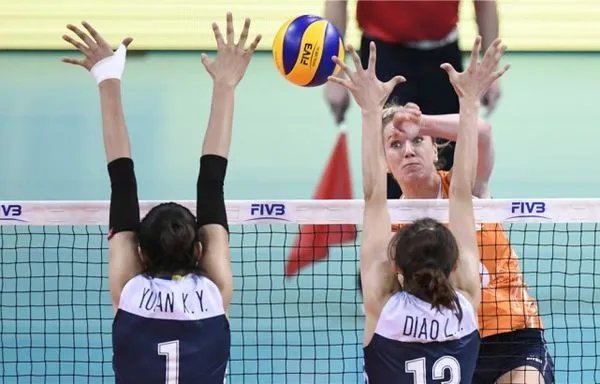 中国女排1-3荷兰