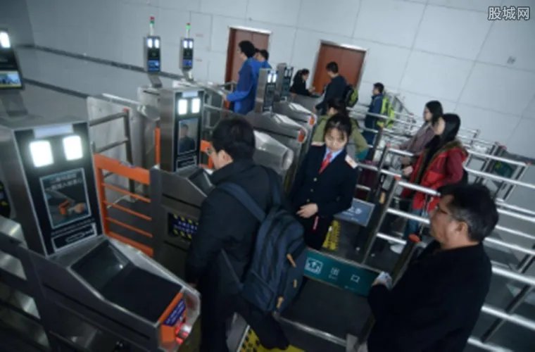 铁路刷手机进站 全程只需3-5秒可大大缓解购票压力