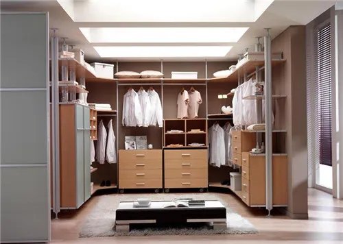 整体衣柜代理哪个好  整体衣柜代理加盟要注意哪些