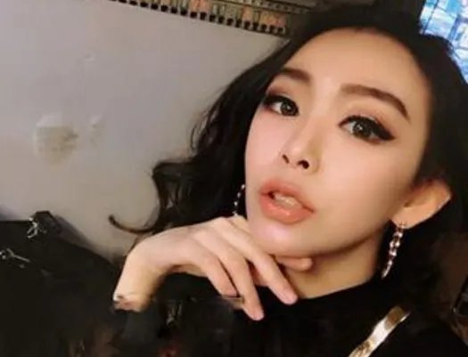 新歌声徐歌阳男友曝光 王洋个人资料男为相声演员