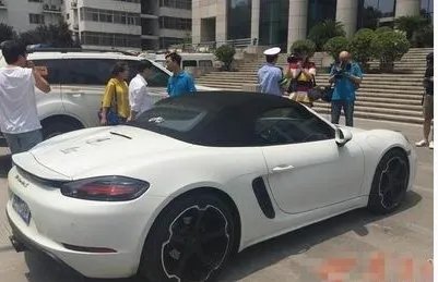 男子十字路口漂移被查处了吗？