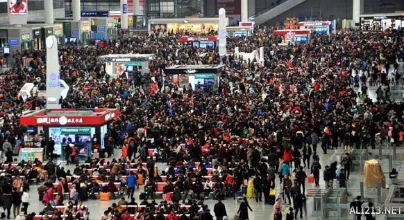 来不及了快上车！盘点春运期间全国十大最拥挤火车站