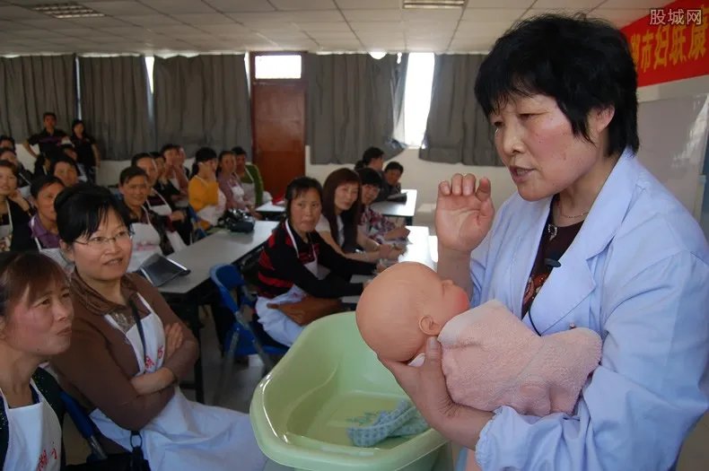 金牌月嫂扇脸狂甩女婴 请月嫂必须知道这些事