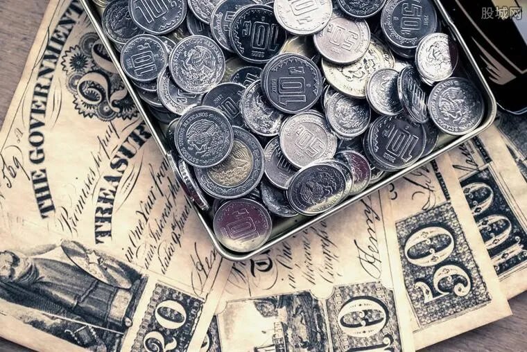 阿根廷比索大跌 暴跌30%创历史新低