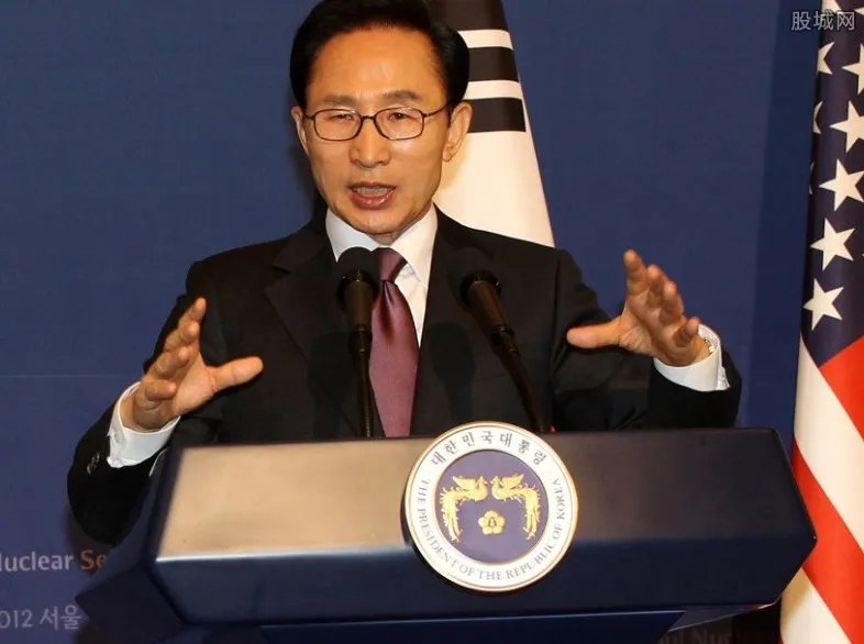 李明博被检方传唤 或与秘密基金“小金库”案件有关