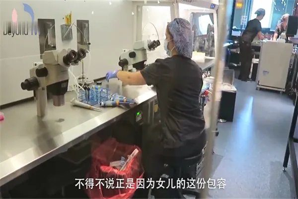 父亲向女儿前男友求婚 国外两个男性结婚比较正常