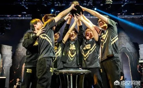 在RNG和IG各领先一千的情况下，一个差别让粉丝惊了，直言：难怪是手下败将，你怎么看？