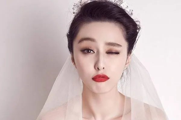 苹果浴室范冰冰9分57秒 删减了只是一个镜头什么都没有