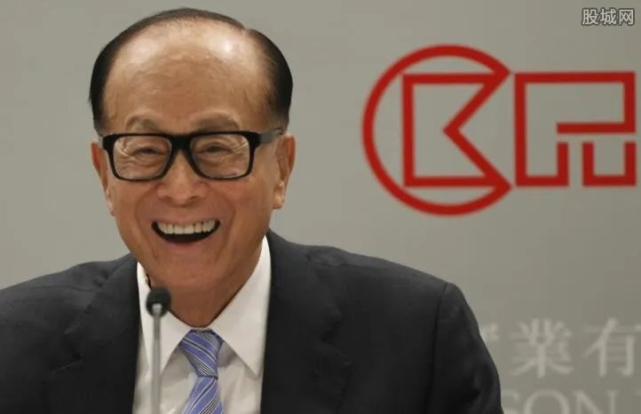 李嘉诚撤离香港有远见 李嘉诚国籍是哪国？