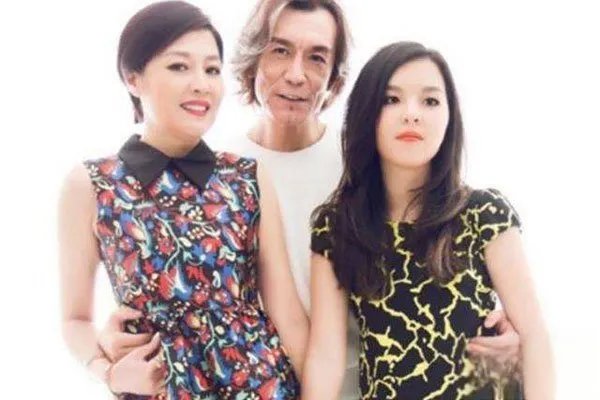 李咏老婆哈文个人资料现状 妻子改嫁了吗？是什么民族