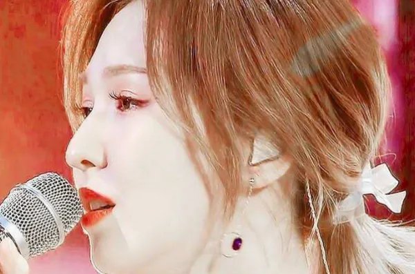 Wendy坠台事件是怎么回事?