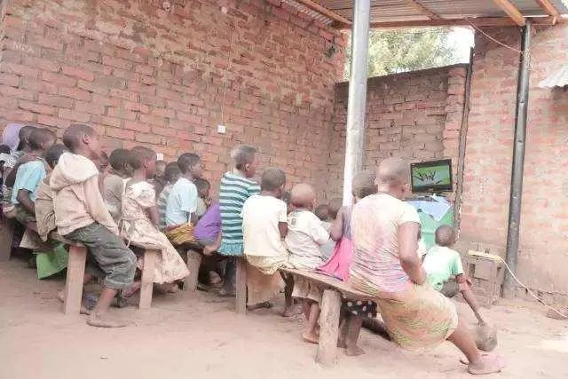 非洲小孩为什么怕外国人？