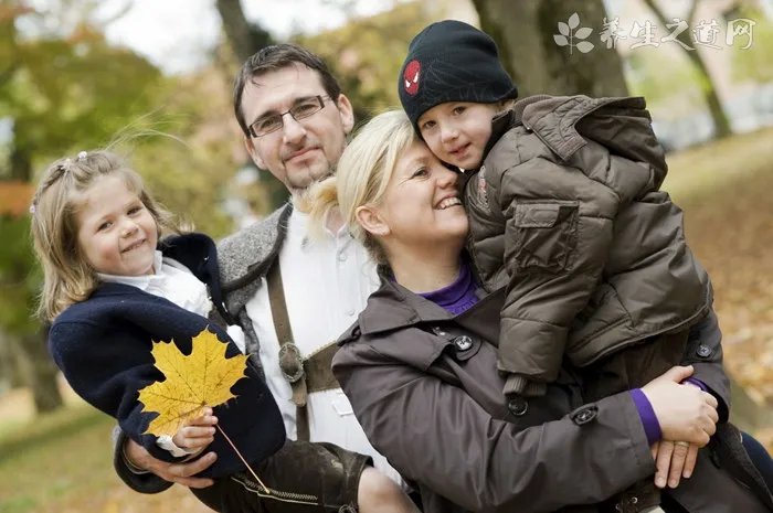 润唇膏可以一直涂吗 润唇膏还可以涂哪里
