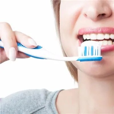 装钛合金烤瓷牙好不好